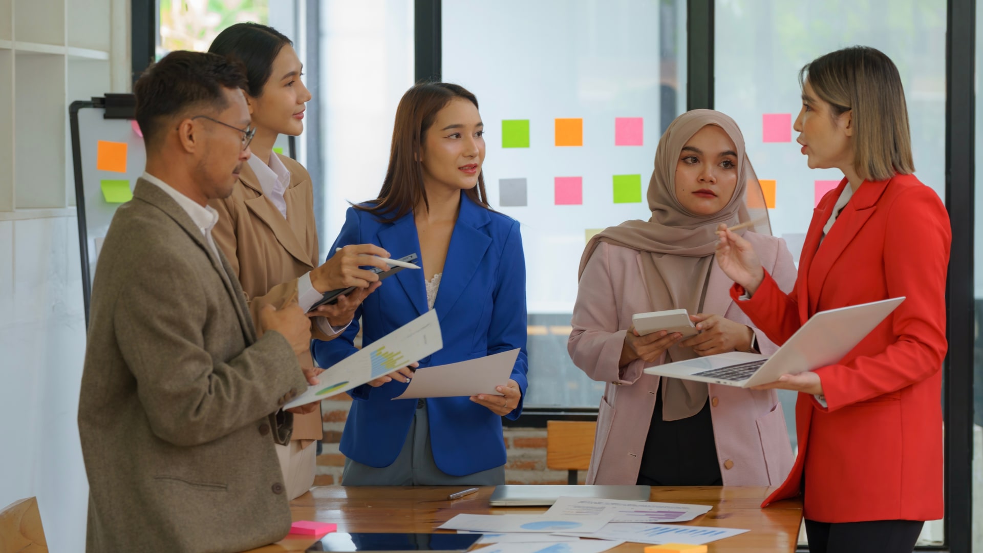 Praktik Terbaik untuk Melakukan Umpan Balik dan Survei Karyawan