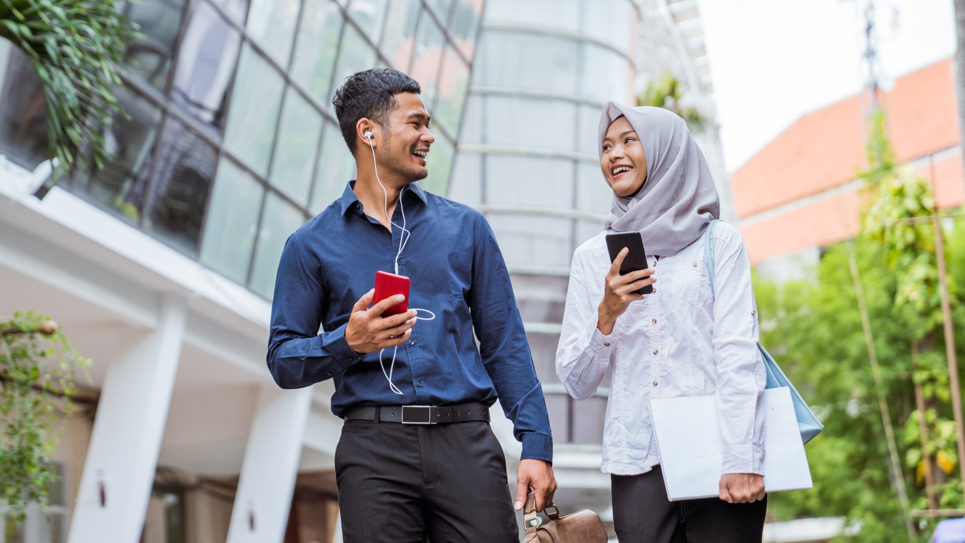 Bagaimana Wawasan Anda sebagai Karyawan Saat Ini atau Mantan Karyawan Dapat Bermanfaat bagi Pencari Kerja