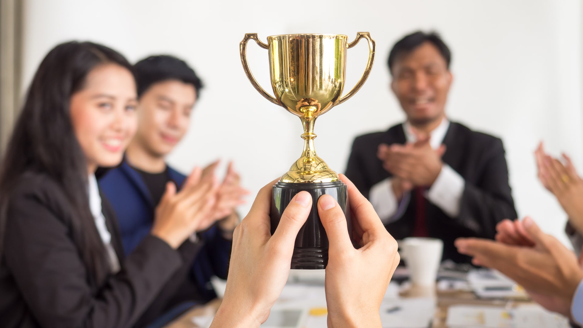 kandidat mempersiapkan diri untuk wawancara kerja