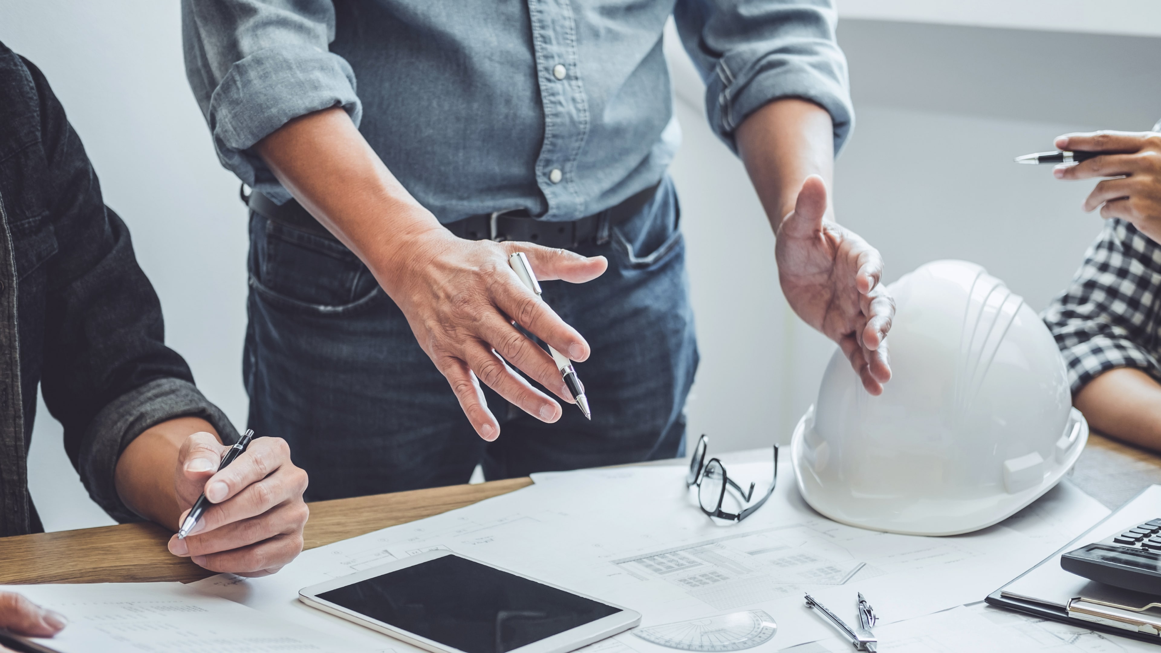 Pekerjaan dan Ulasan Konstruksi di Indonesia